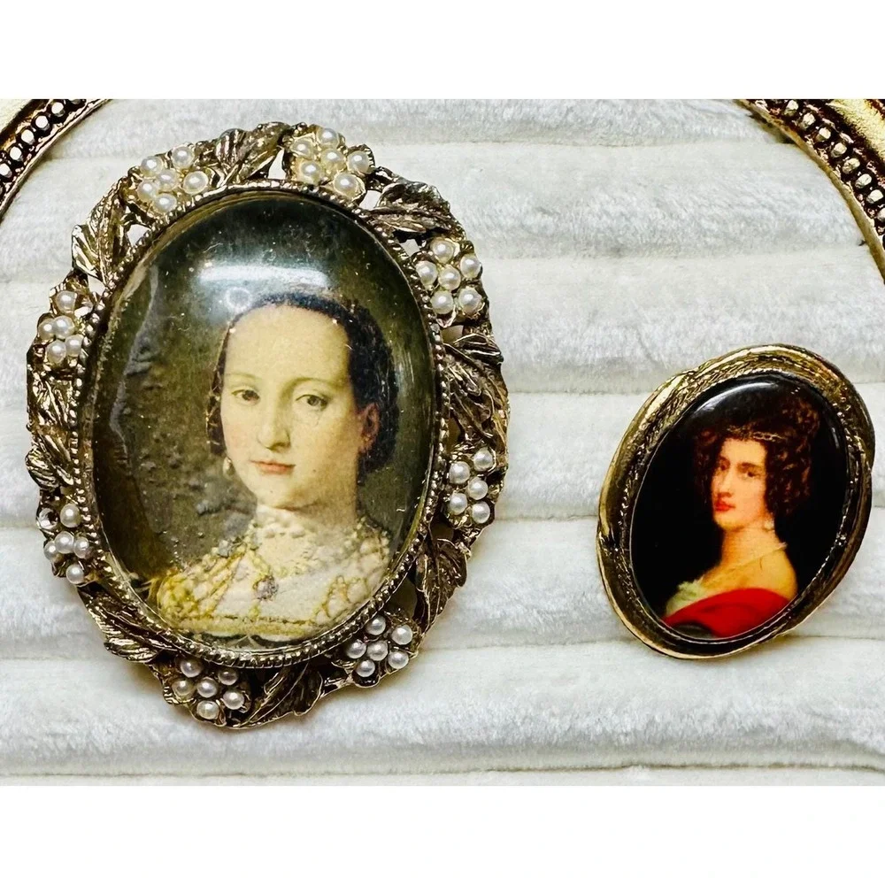 Vintage Portrait Brooch Lot 2 Lady Cameo Style Martha Washington Stieler